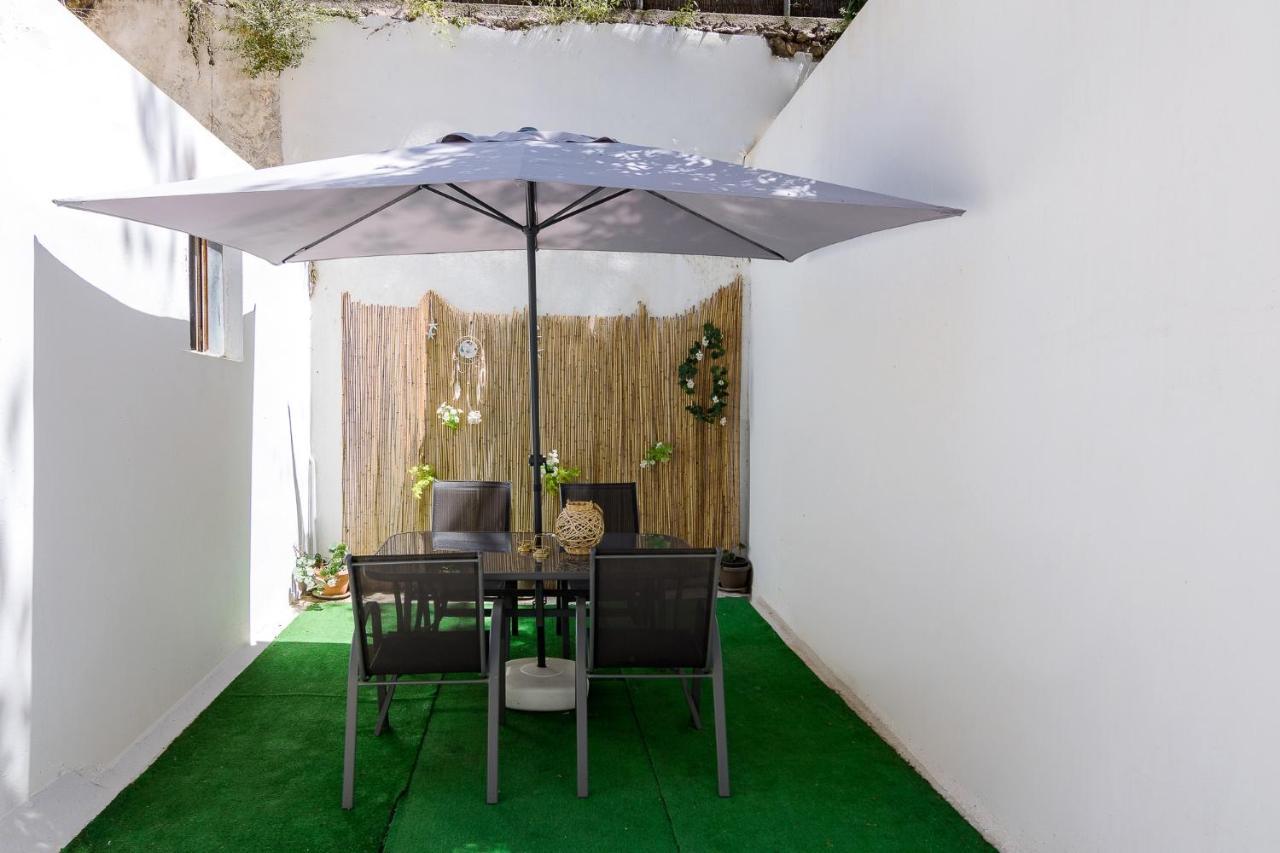 Beautiful And Spacious Apartment In Pagrati Athens Ngoại thất bức ảnh